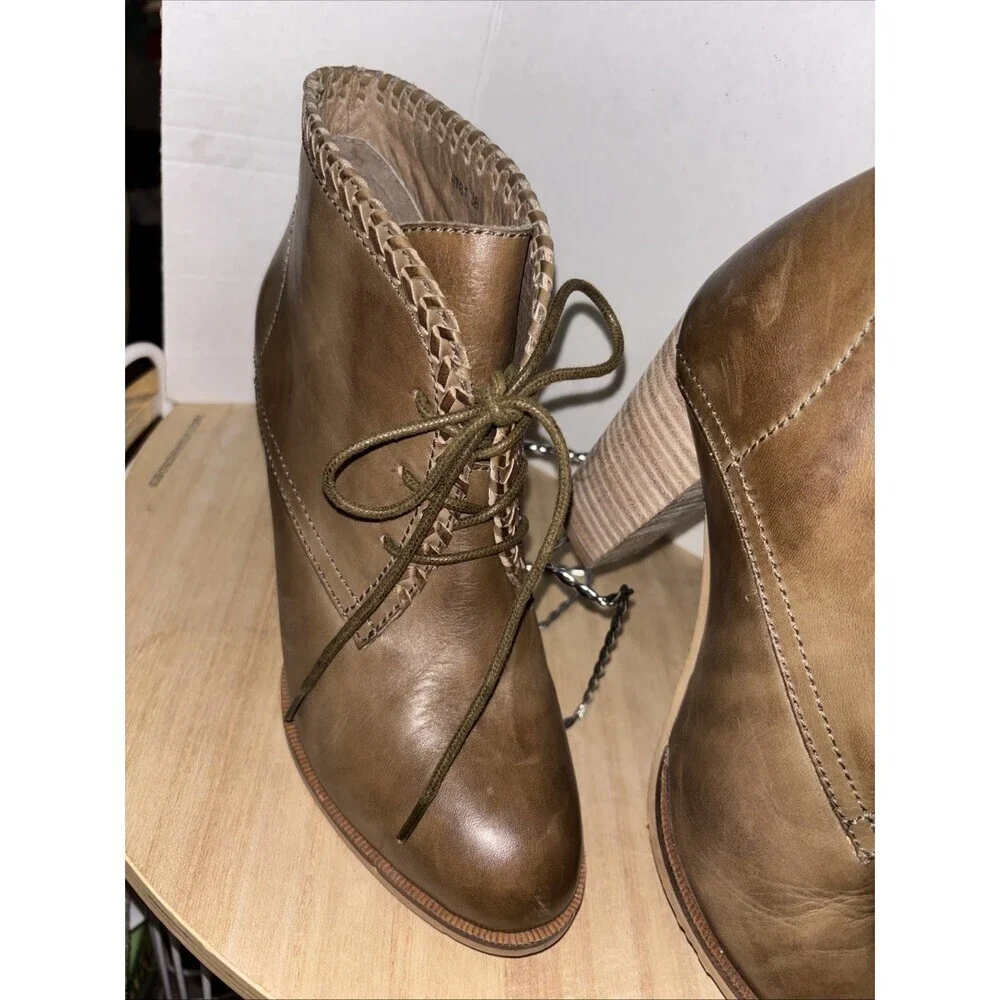 7.5 Antelope Dark Green Leather Boots Wooden Heel Sz 38 Rubber Sole - Picture 2 of 8